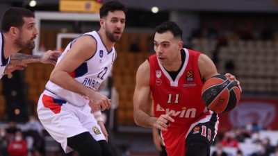 Τρέλα! Ο Κώστας Σλούκας το έβαλε. Ξανά! (video)