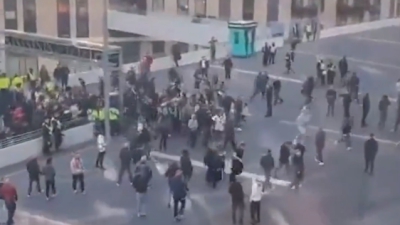 «Απίστευτο!»: Οπαδοί της Μάντσεστερ Γιουνάιτεντ επέστρεψαν... τρέχοντας στο Wembley, λόγω VAR! (video)