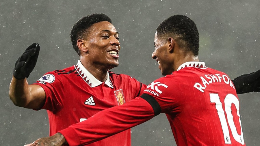 Μάντσεστερ Γιουνάιτεντ – Νότιγχαμ Φόρεστ 3-0: Το πνεύμα των Χριστουγέννων φέρνει κοντά στην τετράδα τους «κόκκινους διαβόλους»! (video)