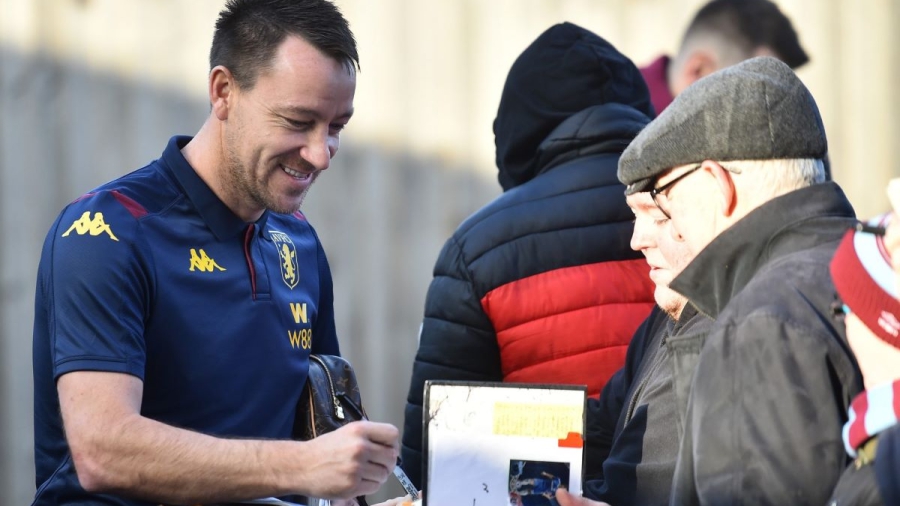 Θέλετε αυτόγραφο από Τζον Τέρι; Μόνο 100 λίρες σε τιμή… ευκαιρίας!