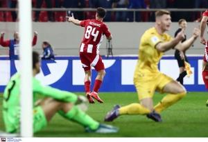 «Μπάμπη, είσαι για μπάλα στις 20:00;»:  Οι έδρες αντιστρέφονται κι όλοι θα σκεφτούν τον Κωστούλα για δεύτερη φορά σε 42 μέρες! (video)