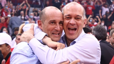 Αφοί Αγγελόπουλοι στους παίκτες του Ολυμπιακού: «Πάμε να πάρουμε το Ευρωπαϊκό -Μόνο στον Ολυμπιακό θα το ζήσετε αυτό»