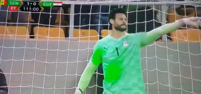 Σενεγάλη – Αίγυπτος: Ο κίπερ των φιλοξενούμενων ζήτησε τρεις φορές διακοπή λόγω λέιζερ! (video)