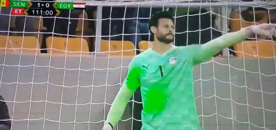 Σενεγάλη – Αίγυπτος: Ο κίπερ των φιλοξενούμενων ζήτησε τρεις φορές διακοπή λόγω λέιζερ! (video)