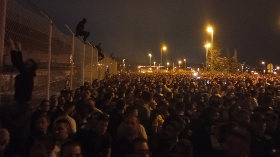 Το Ελευθέριος Βενιζέλος έγινε... Νέα Φιλαδέλφεια για την υποδοχή της ΑΕΚ! (video)