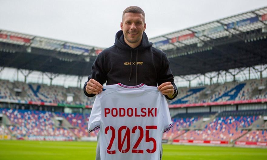 Λούκας Ποντόλσκι: Ανανέωσε μέχρι το 2025 στην Γκόρνικ Ζάμπρε