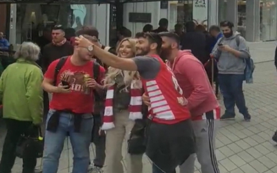 «Επίθεση» αγάπης στην Μπέριλ ΜακΚίσικ από τους φίλους του Ολυμπιακού! (video)