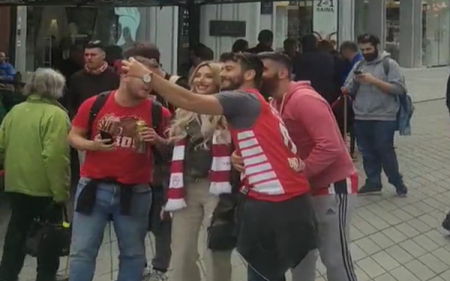 «Επίθεση» αγάπης στην Μπέριλ ΜακΚίσικ από τους φίλους του Ολυμπιακού! (video)