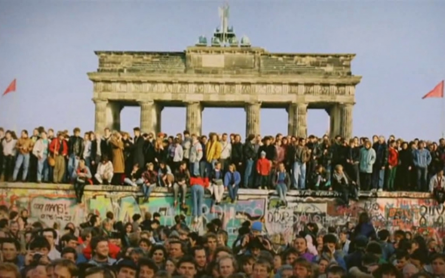 9 Νοεμβρίου 1989: Η ημέρα που έπεσε το Τείχος του Βερολίνου και βγήκαν στην επιφάνεια όλα τα προβλήματα της Ανατολικής Γερμανίας
