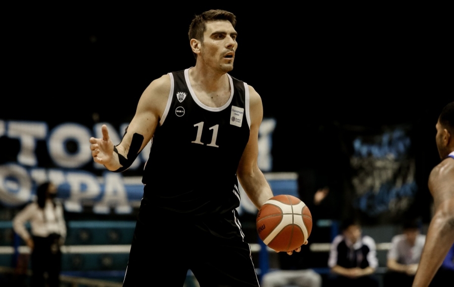 Βαγγέλης Μαργαρίτης: Ο Μπέντζαμιν Μπάτον του ελληνικού μπάσκετ (video)