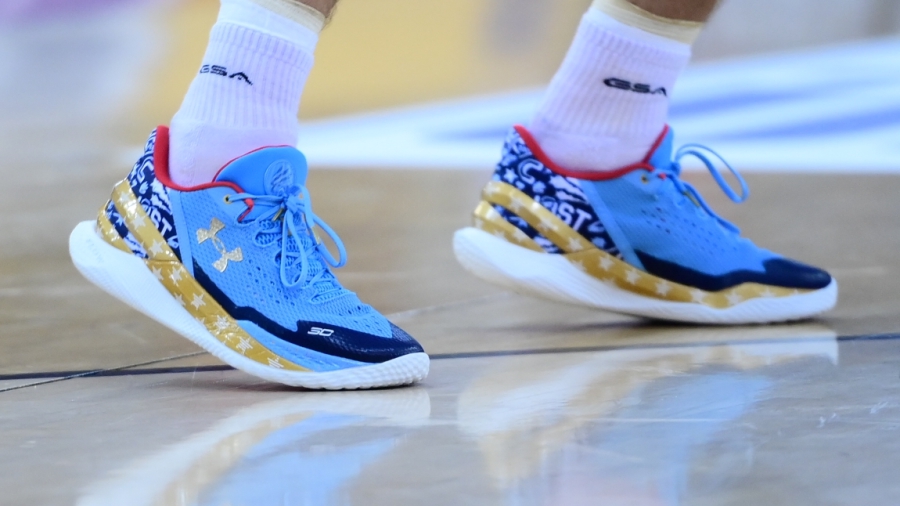 Ολυμπιακός: Με γαλανόλευκα παπούτσια αγωνίστηκε ο Τόμας Ουόκαπ!