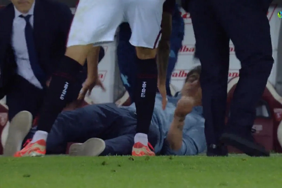 Σοκ δευτερολέπτων με αίσιο τέλος: Προπονητής κατέρρευσε στιγμιαία, αλλά δεν λιποθύμησε!