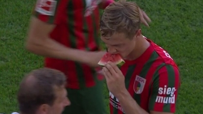 Άουγκσμπουργκ – Χόφενχαϊμ: Cooling break… με καρπούζι! (video)