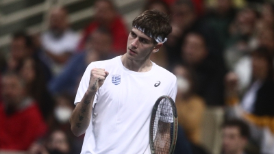 Davis Cup: Με μέντορα… Στέφανο, ο Θάνος έκαμψε την αντίσταση του Ιονέλ με 2 – 1 σετ (videos)!