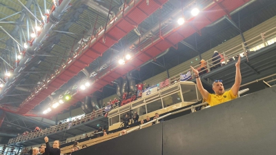 Χαμός στα Άνω Λιόσια: Πιστόλια φωτοβολίδων, καμένη σημαία, ντου οπαδών, κανένας έλεγχος (video)