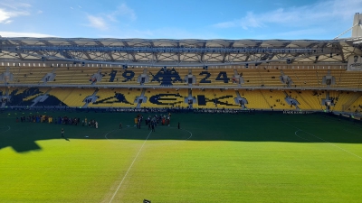 Άνοιξαν οι θύρες και ο κόσμος μπαίνει στην OPAP Arena! (video)