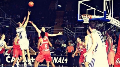 EuroLeague: Το τζάμπολ Ράτζα – Μικ που σήμανε την έναρξη της Ευρωλίγκα το 2000! (video)