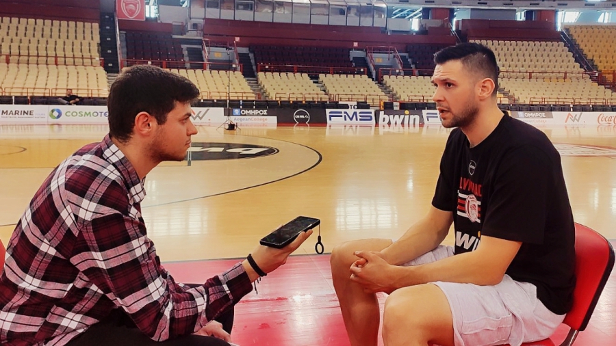 Ο Κώστας Παπανικολάου στο BN Sports: «Αμοιβαία αγάπη με τον Σπανούλη – Μια… υστερία στην Πόλη μετά το buzzer του Σλούκα»