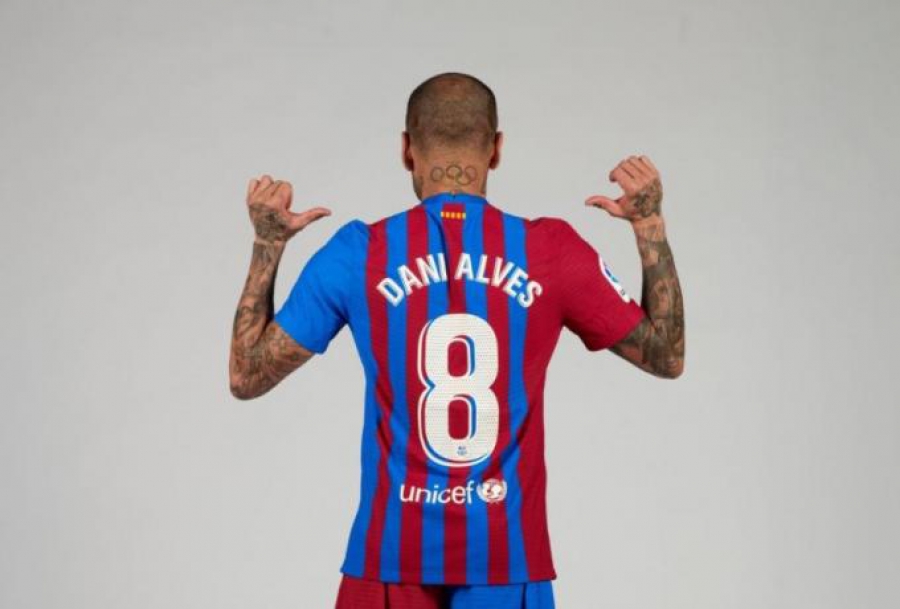 Μπαρτσελόνα: Ο Ντάνι Άλβες πήρε τη φανέλα με το νούμερο που φορούσε ο Ινιέστα!