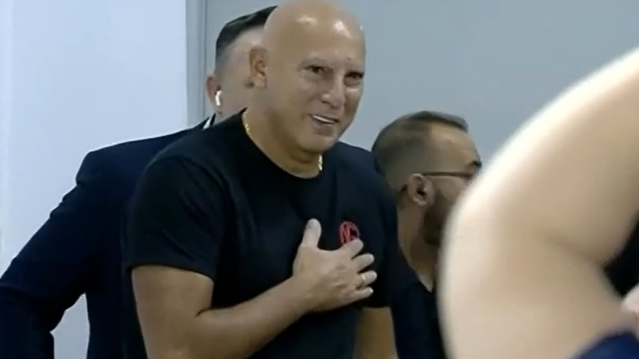 Το standing ovation στον Νίκο Γκάλη στη Ρόδο! (video)