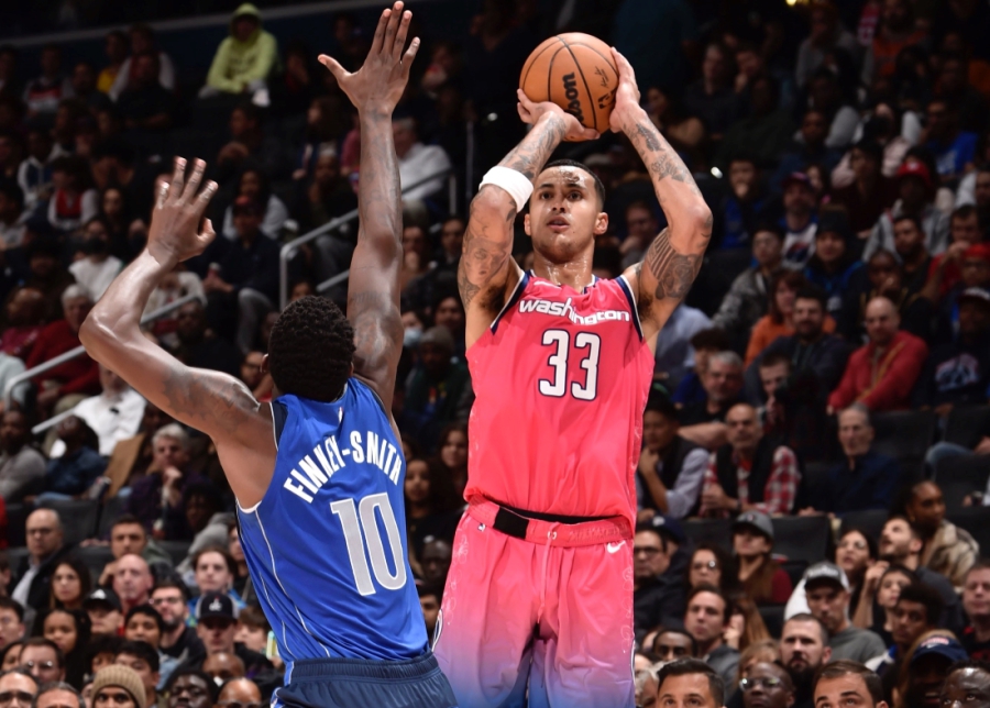 NBA: Σούπερ Κούζμα και δεύτερη σερί ήττα για τους Μάβερικς - Χαμόγελα για τους Χοκς απέναντι στην Φιλαδέλφεια (video)