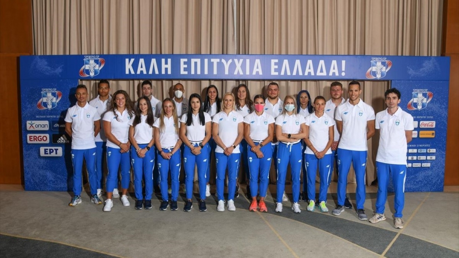 Η ολυμπιακή ομάδα στίβου βραβεύεται στη διάρκεια του Αυθεντικού Μαραθωνίου της Αθήνας