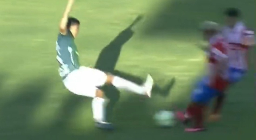 «Δολοφονικό» τάκλιν στην Ονδούρα σε... δύο παίκτες ταυτόχρονα (video)