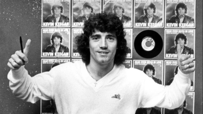 Από τη Χρυσή Μπάλα, στα charts: Πώς ο Κέβιν Κίγκαν έγινε σταρ -και- της ποπ! (video)