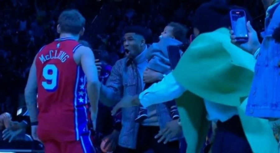 Απίστευτη αντίδραση Γιάννη και Θανάση Αντετοκούνμπο σε κάρφωμα του ΜακΚλάνγκ (video)