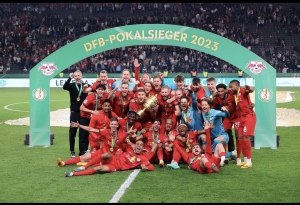 Λειψία: Το… γλέντησαν στο Βερολίνο για την κατάκτηση του Κυπέλλου Γερμανίας (video)