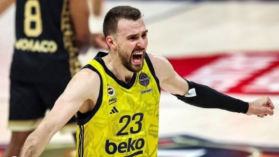 Και επίσημα στην Αρμάνι Μιλάνο ο Γκούντουριτς