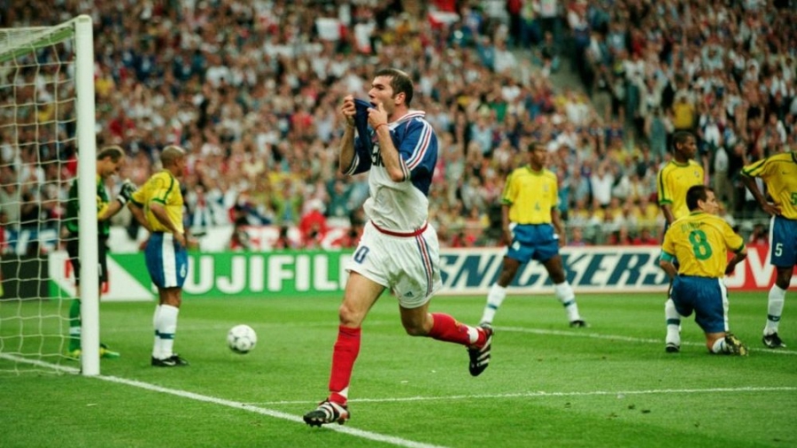 Μουντιάλ 1998, Γαλλία-Βραζιλία 3-0: Η απόλυτη καταξίωση του Ζιντάν, ο Ρονάλντο... φάντασμα και ο κυνισμός του Πλατινί (video)