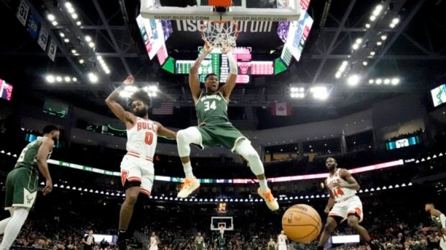 Ο Αντετοκούνμπο έβγαλε και πάλι το… φίδι από την τρύπα για τους Μπακς! (video)