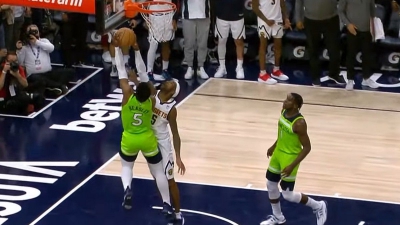 NBA Top-10: Στο Νο1 η φάση που ο Μπάρτον έσβησε τα φώτα στον Μπίσλεϊ (video)