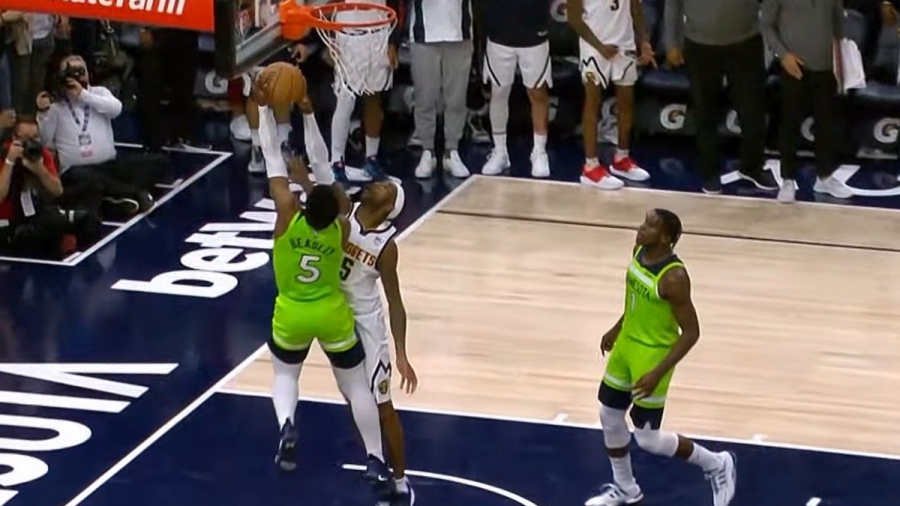 NBA Top-10: Στο Νο1 η φάση που ο Μπάρτον έσβησε τα φώτα στον Μπίσλεϊ (video)