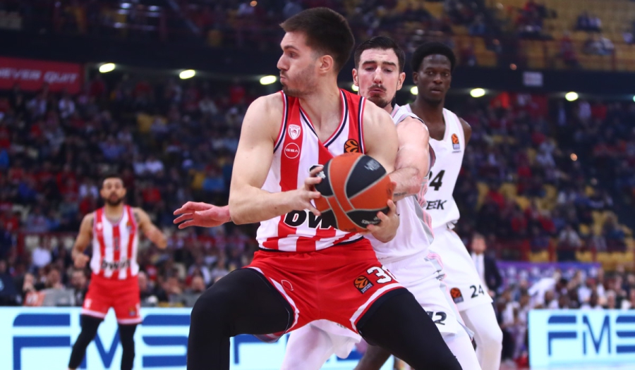 Ολυμπιακός: Οστικό οίδημα υπέστη ο Πετρούσεφ