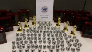 Κατασχέθηκαν περισσότερα από 1.300 ψεύτικα δαχτυλίδια, ανάμεσά τους και κάποια των Μπακς, αξίας 982.000 δολαρίων!