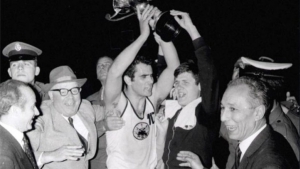 ΑΕΚ 4 Απριλίου 1968: Με 80.000 στο πλευρό της, δεν μπορούσε να χάσει το Κύπελλο Κυπελλούχων (video)