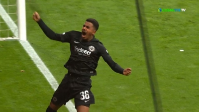 Άιντραχτ Φρανκφούρτης - Μπαρτσελόνα 1-0: Ανοίγει το σκορ με υπέροχο σουτ ο Κνάουφ! (video)