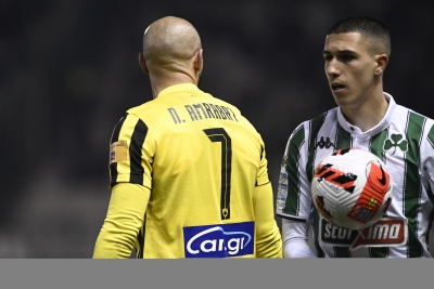 Για «εχθρική διαιτησία» μιλούν στην ΑΕΚ, απίστευτη ατάκα του Άμραμπατ στον διαιτητή!