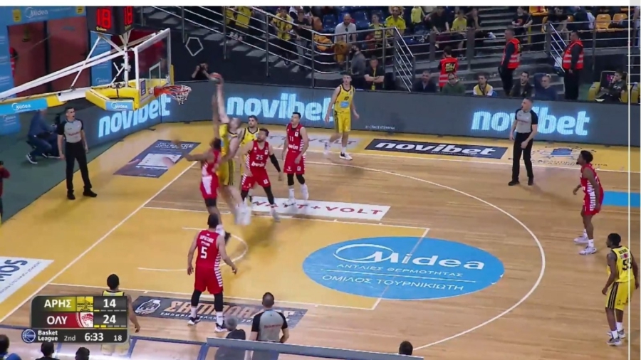 Άρης - Ολυμπιακός: Τρομερό κάρφωμα του Καββαδά - Έκανε poster τον Μπολομπόι! (video)