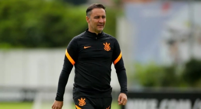 Δεν... ενδιαφέρει τον Βίτορ Περέιρα το ενδεχόμενο απόλυσης: «Ξέρεις πόσα λεφτά έχω στην τράπεζα;»