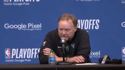 Μπουντενχόλζερ για τον τραυματισμό του Αντετοκούνμπο: «Καθαρή η ακτινογραφία, θα δούμε πώς θα πάει!»