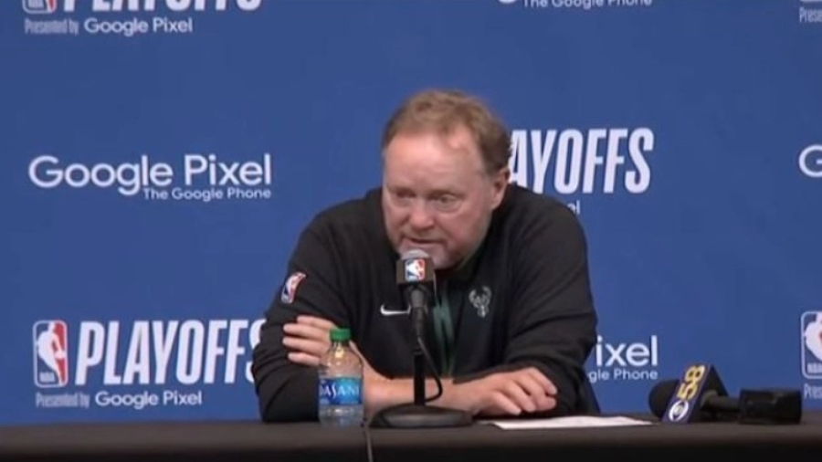 Μπουντενχόλζερ για τον τραυματισμό του Αντετοκούνμπο: «Καθαρή η ακτινογραφία, θα δούμε πώς θα πάει!»