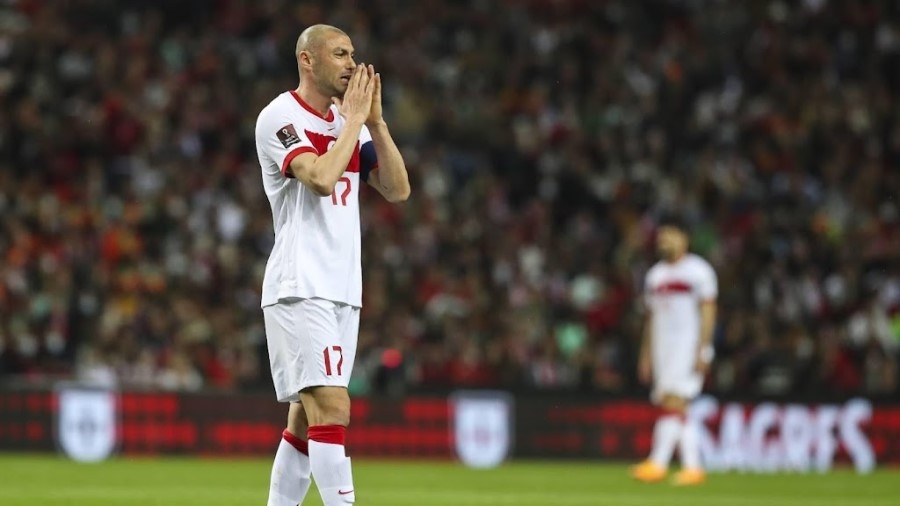 Τούρκος οπαδός πυροβόλησε την τηλεόραση μετά το χαμένο πέναλτι του Γιλμάζ (video)