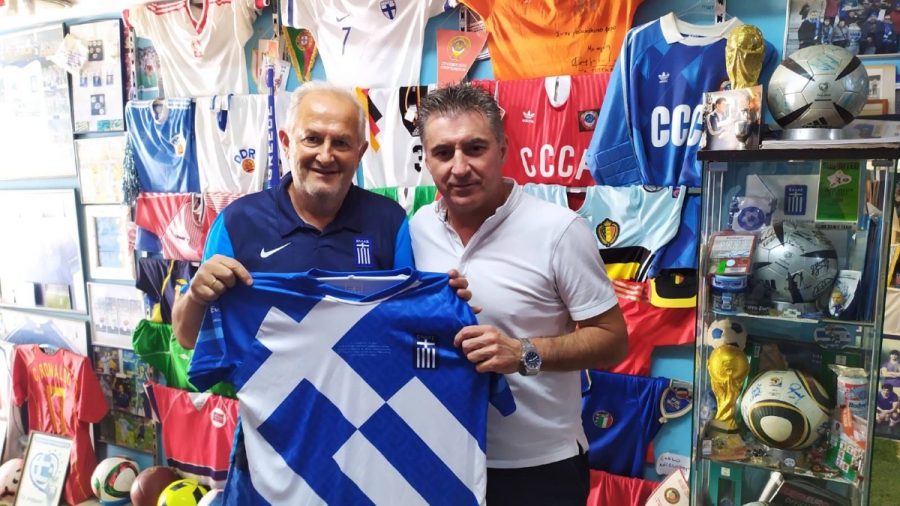 Ο Θοδωρής Ζαγοράκης στο μουσείo της Εθνικής Ελλάδας στα Χανιά – Το συγκινητικό μήνυμα του ιδιοκτήτη