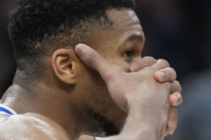 You, yourself and they: Οι Μπακς παίζουν μπάσκετ στον πλανήτη Giannis - Νίκη επί των Χόρνετς και αήττητοι στο NBA Cup! (video)