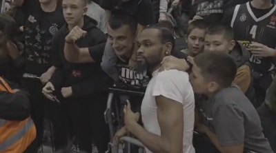 Κάνε το είδωλό σου να σε θυμάται για πάντα, όπως ο μικρός θαυμαστής του Πάντερ! (video)