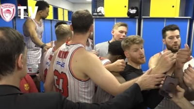 Δεν θα μπορούσε να λείπει από αυτήν την νίκη, ο Παπανικολάου στα αποδυτήρια … μέσω facetime! (video)