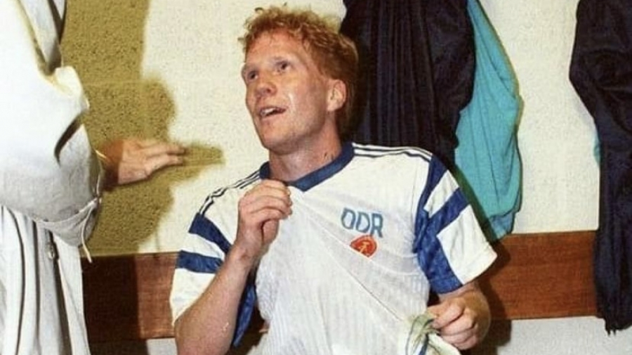 Το κύκνειο ποδοσφαιρικό άσμα της Ανατολικής Γερμανίας του Ματίας Ζάμερ...